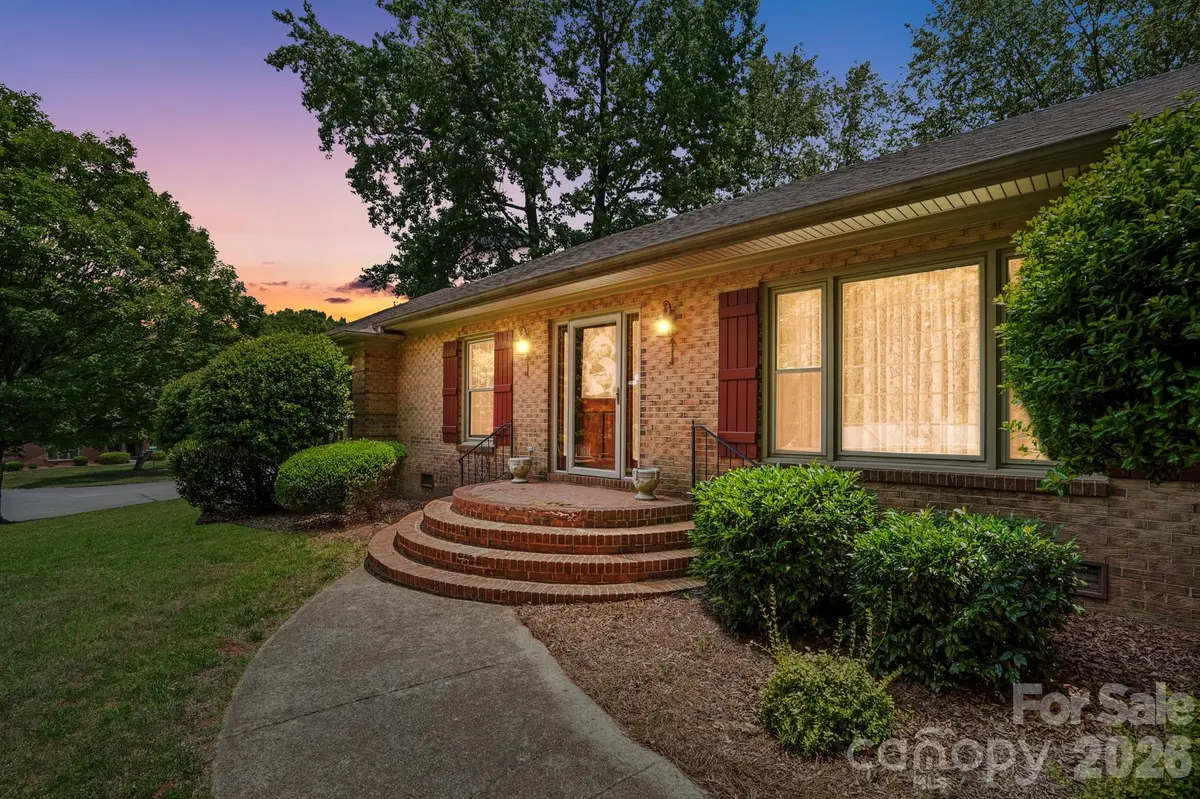 5705 Foxcrest DR, Mint Hill, NC 28227