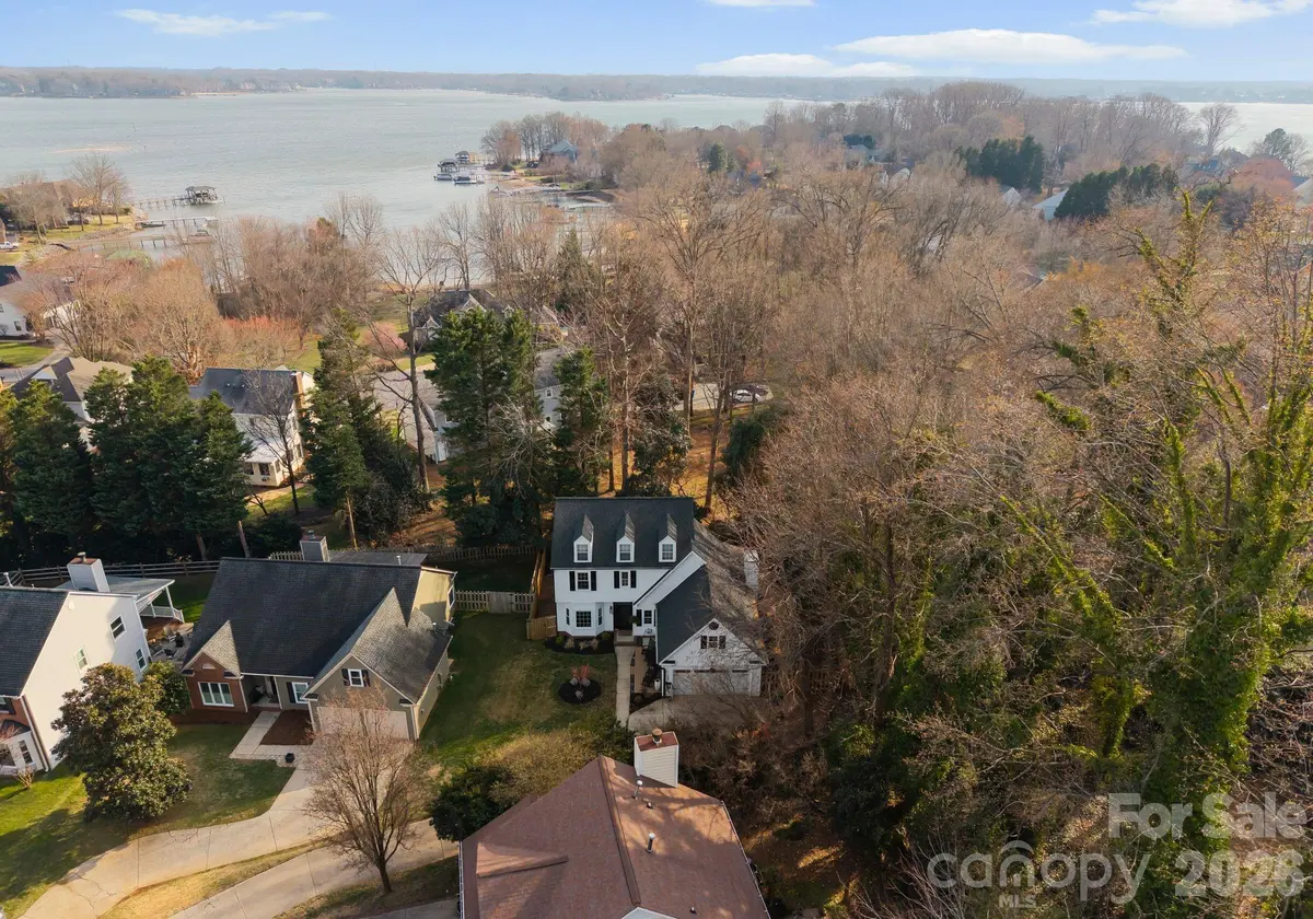 153 Ashford Hollow LN, Mooresville, NC 28117