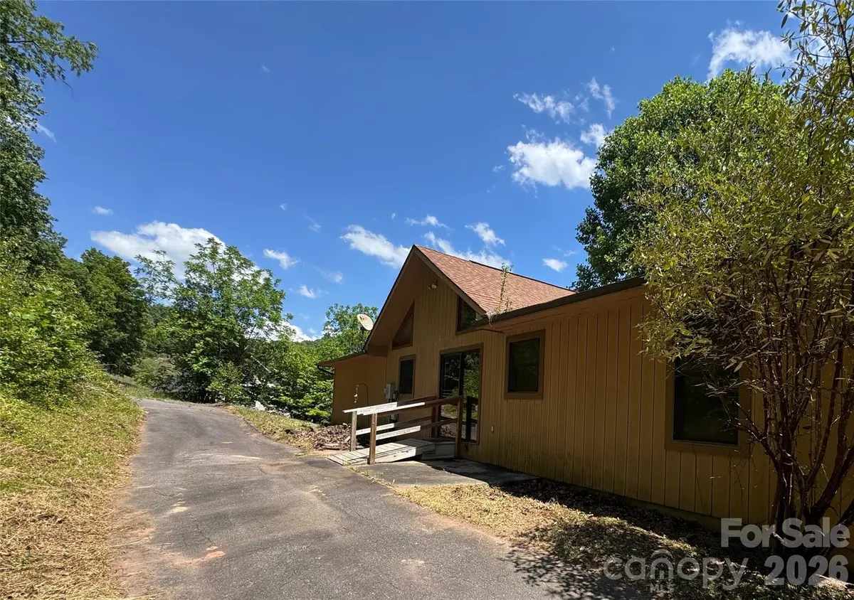 64 Dillingham RD, Barnardsville, NC 28709