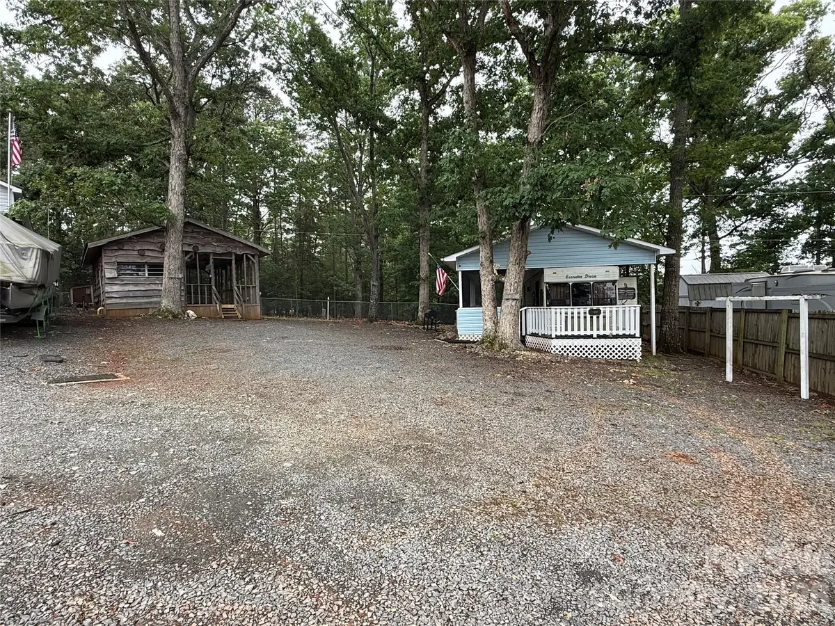 107/109 Holly Cove TRL #E100/101, Mount Gilead, NC 27306