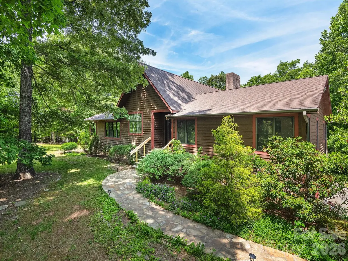 40 Deer Ridge RD, Mills River, NC 28759