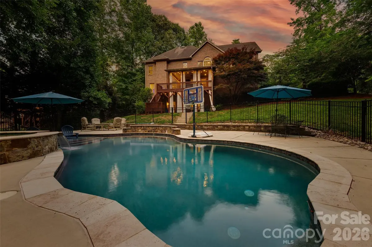 817 Savile LN, Fort Mill, SC 29715