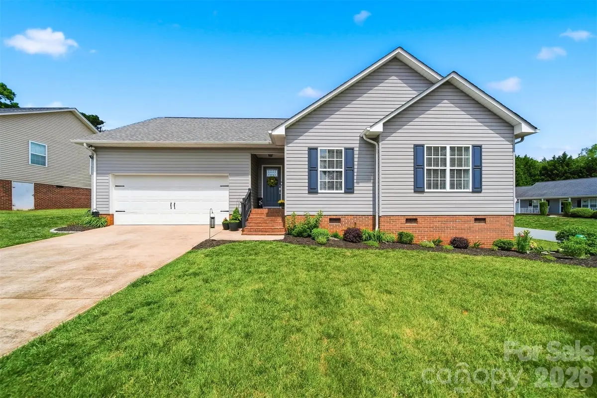 2104 Sheffield CT NW, Conover, NC 28613