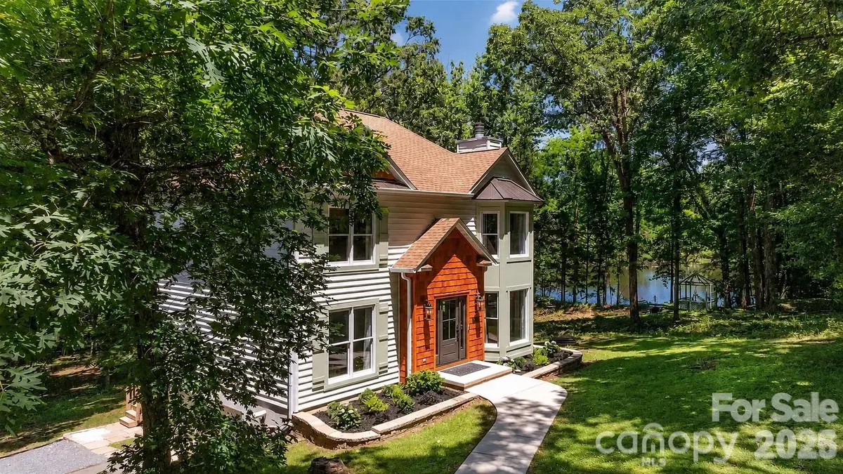 1433 Lurecliff PL, Fort Mill, SC 29708