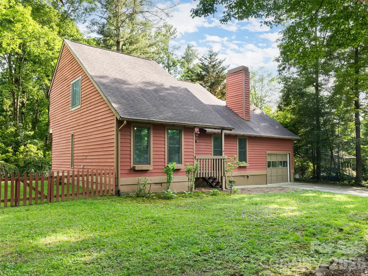 1 Oak Leaf DR, Fletcher, NC 28732