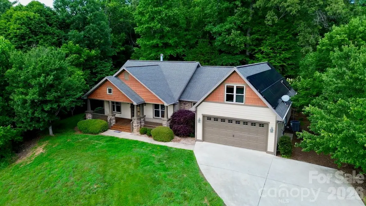 25 Willow Branch LN, Weaverville, NC 28787