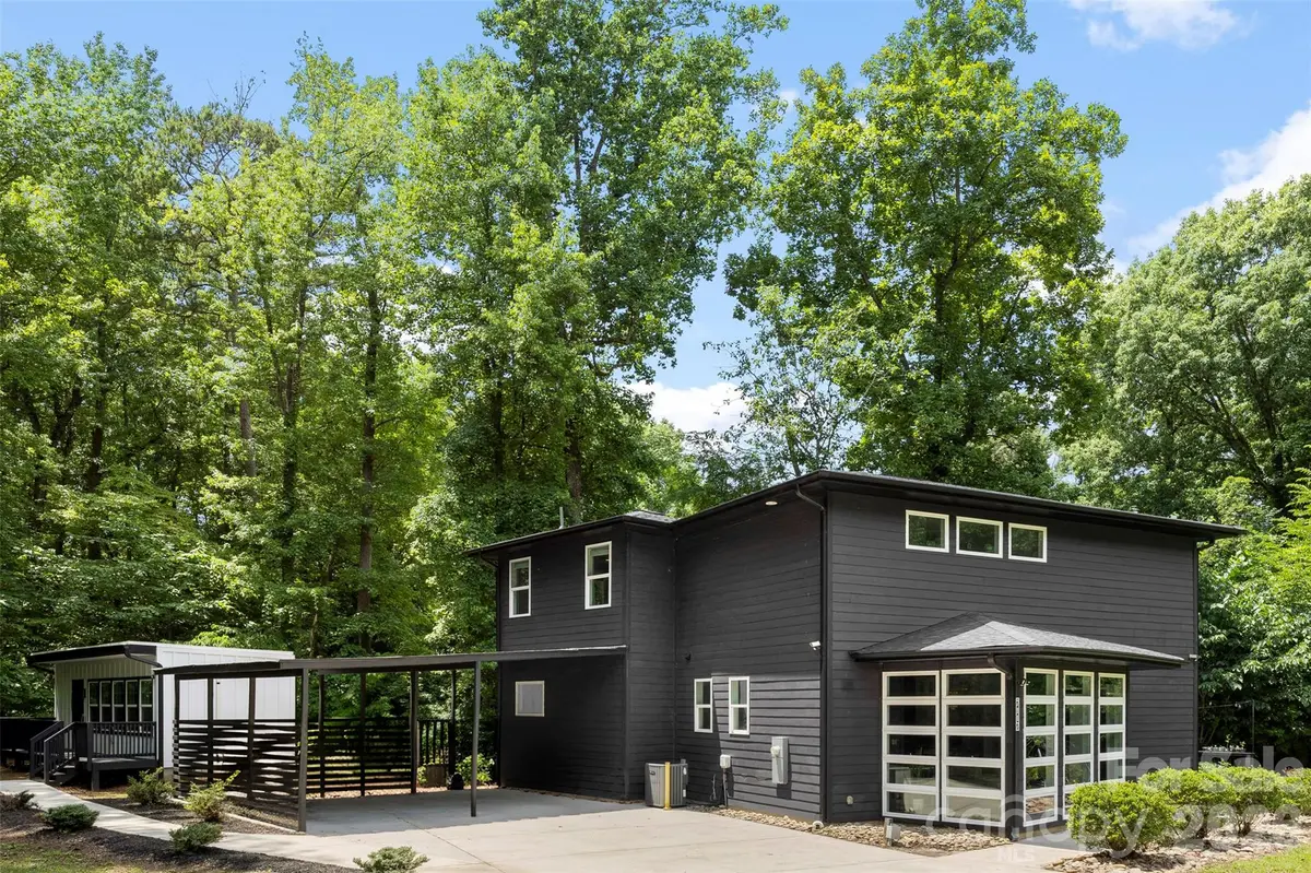 7117 W Sugar Creek RD, Charlotte, NC 28269