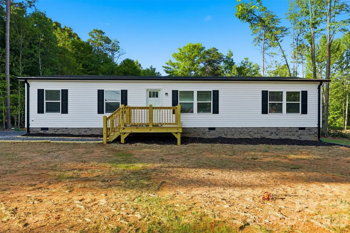 4425 Old US 421 HWY W, Yadkinville, NC 27055