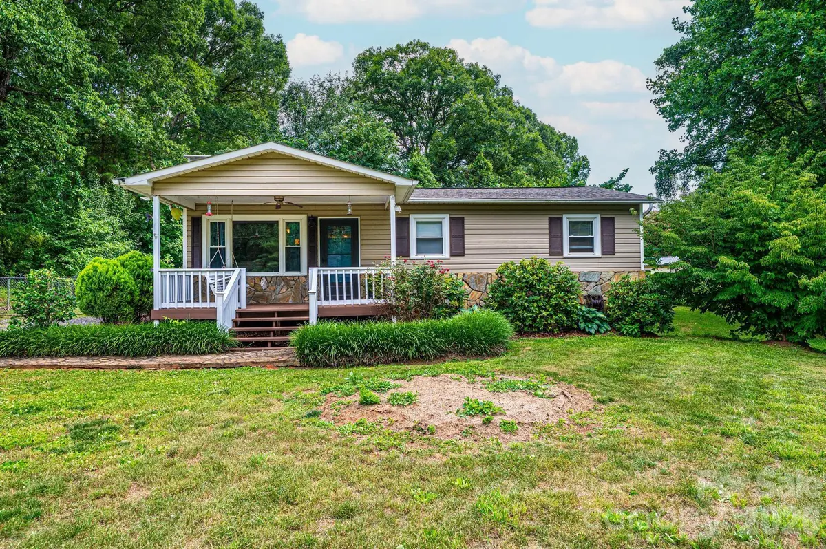 2729 Horseford RD, Lenoir, NC 28645
