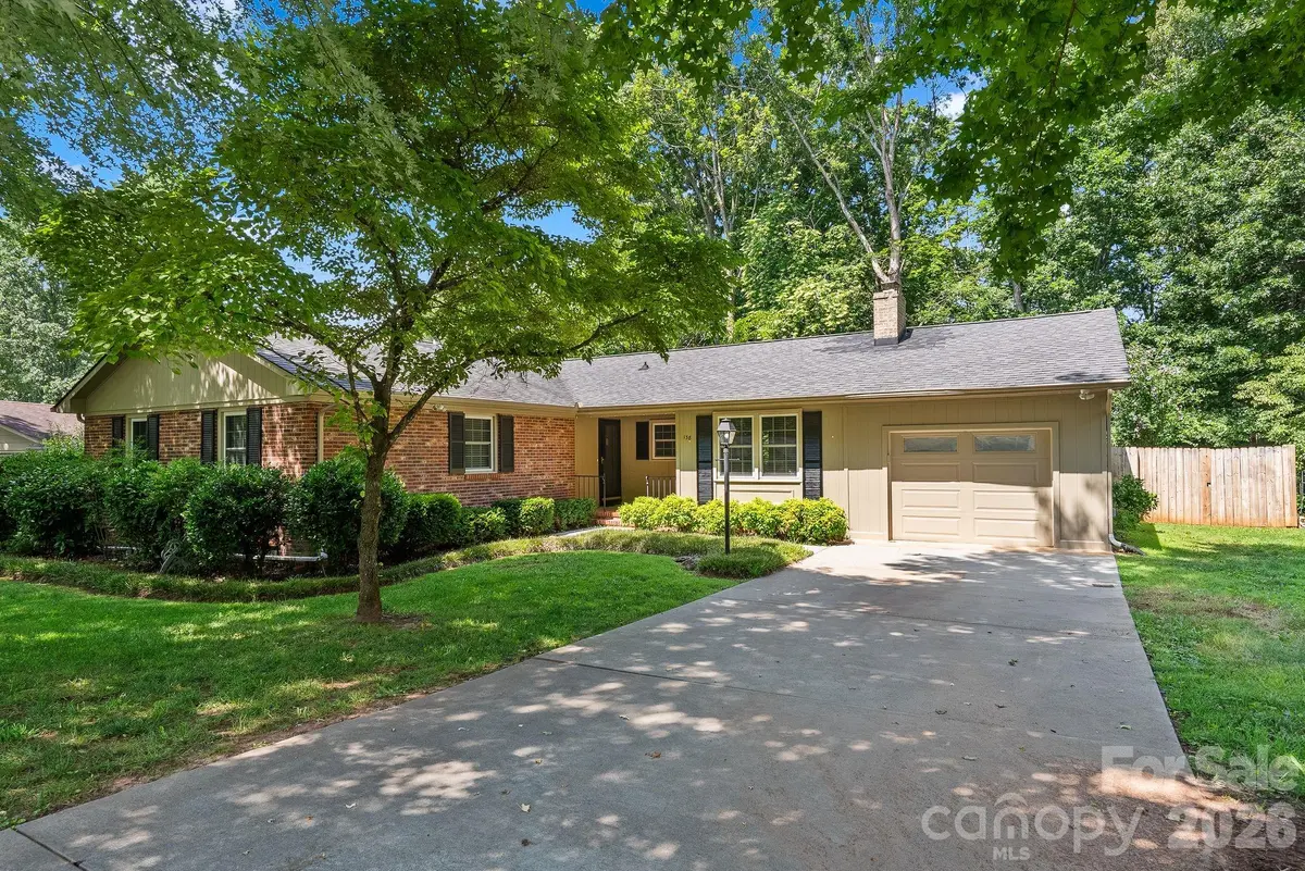 138 Castlerock DR, Asheville, NC 28806