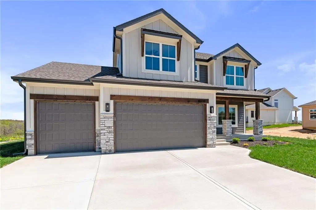 16715 N Dundee RD, Smithville, MO 64089