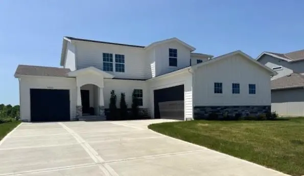 29613 W 196th ST, Gardner, KS 66030