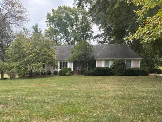 3905 W 142nd DR, Leawood, KS 66224