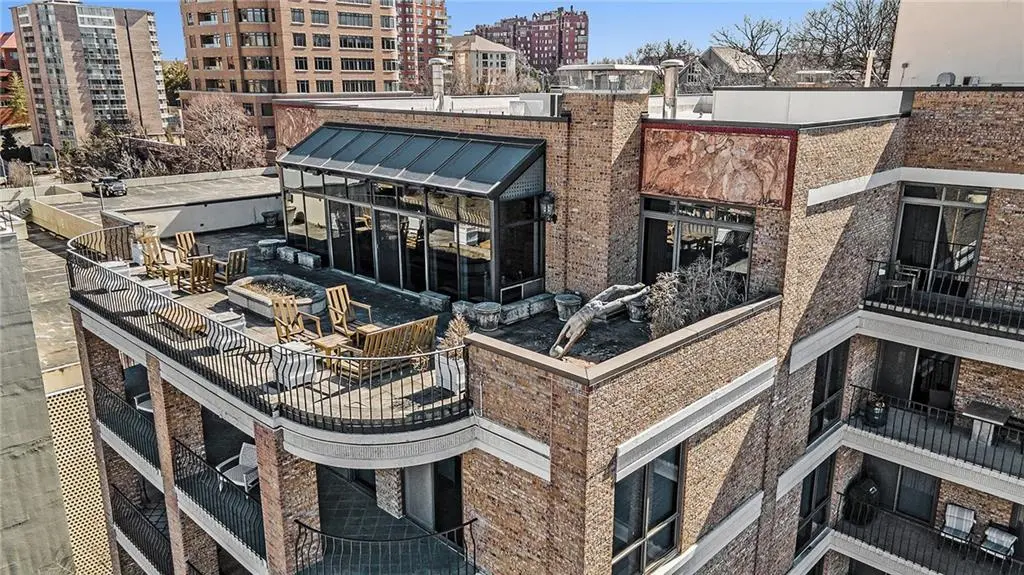 433 Ward Pkwy #7E, Kansas City, MO 64112