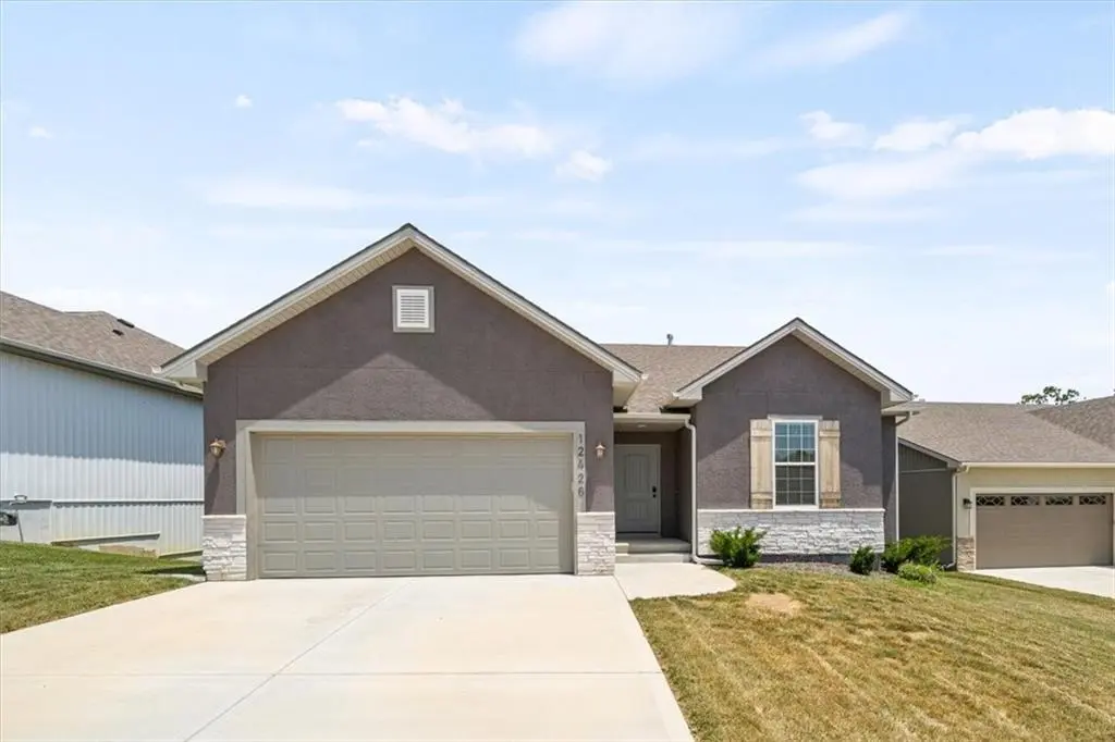 12426 Meadow LN, Kansas City, KS 66109