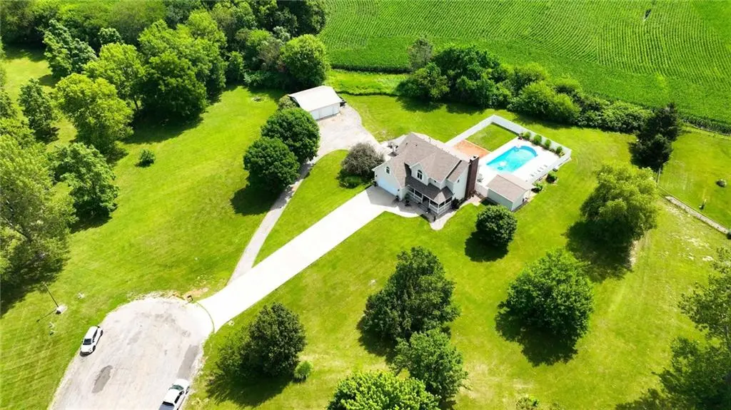 2 Bush DR, Camden Point, MO 64018