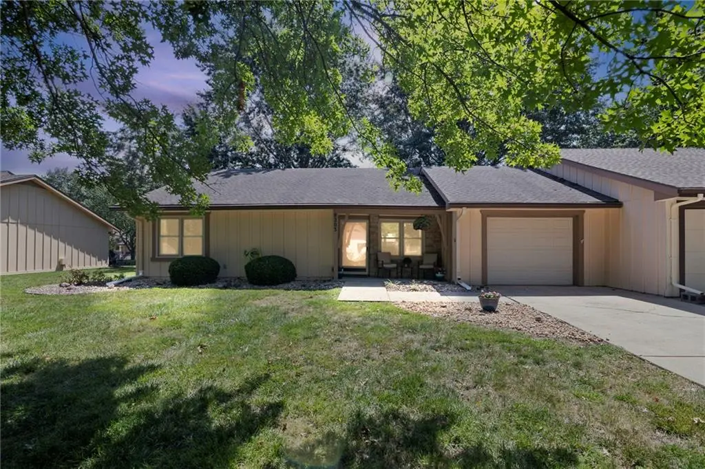 8203 E 188th TER, Belton, MO 64012
