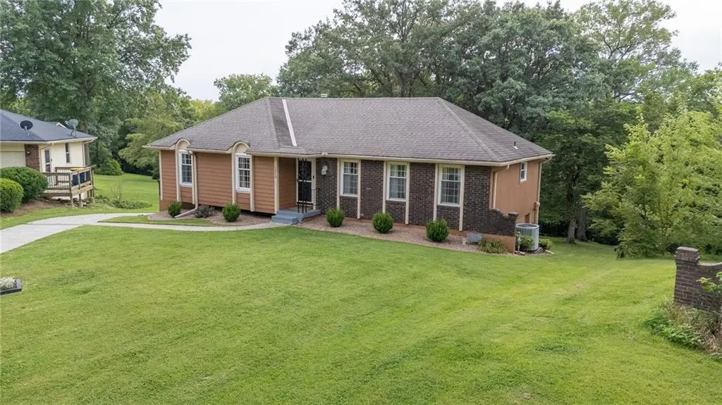 1210 W Forrest LN, Excelsior Springs, MO 64024