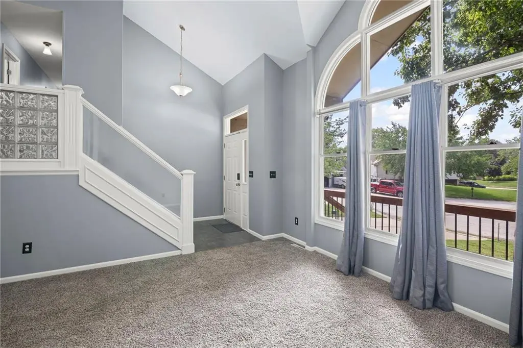 311 NE Bridge PL, Blue Springs, MO 64014