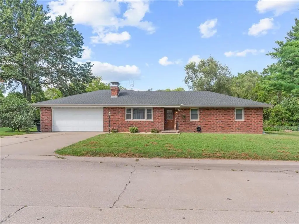 5119 Junior DR, St Joseph, MO 64506