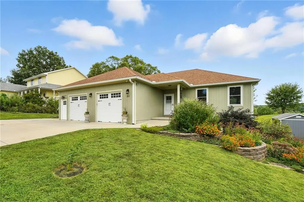 311 Summerset DR, Weston, MO 64098