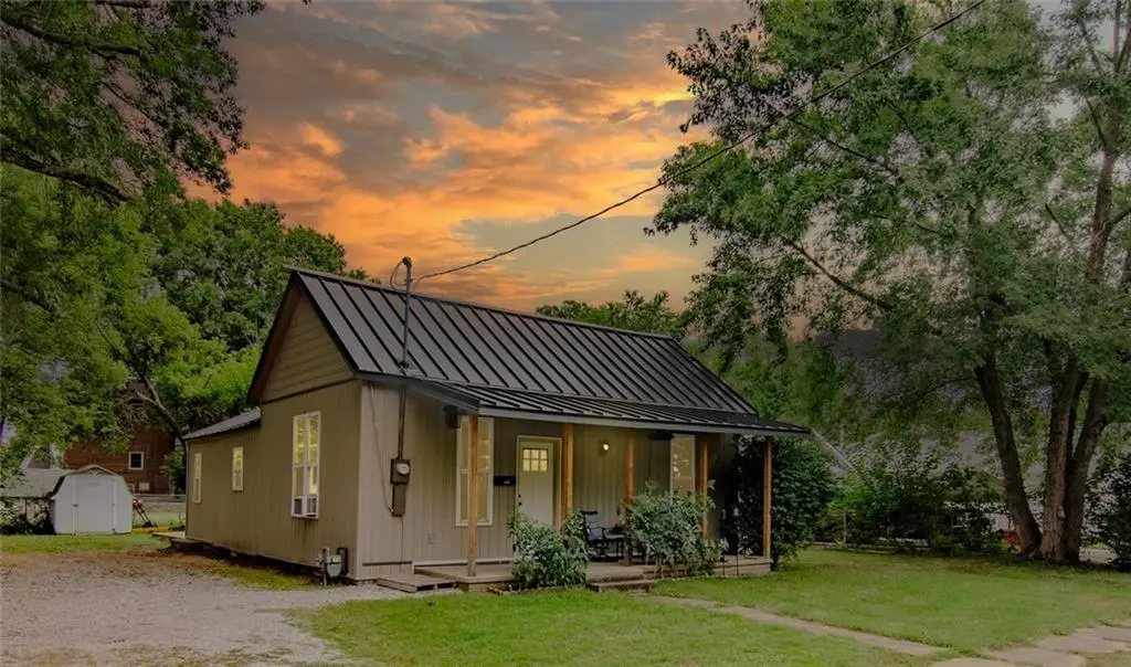 413 E Lincoln ST, Clinton, MO 64735