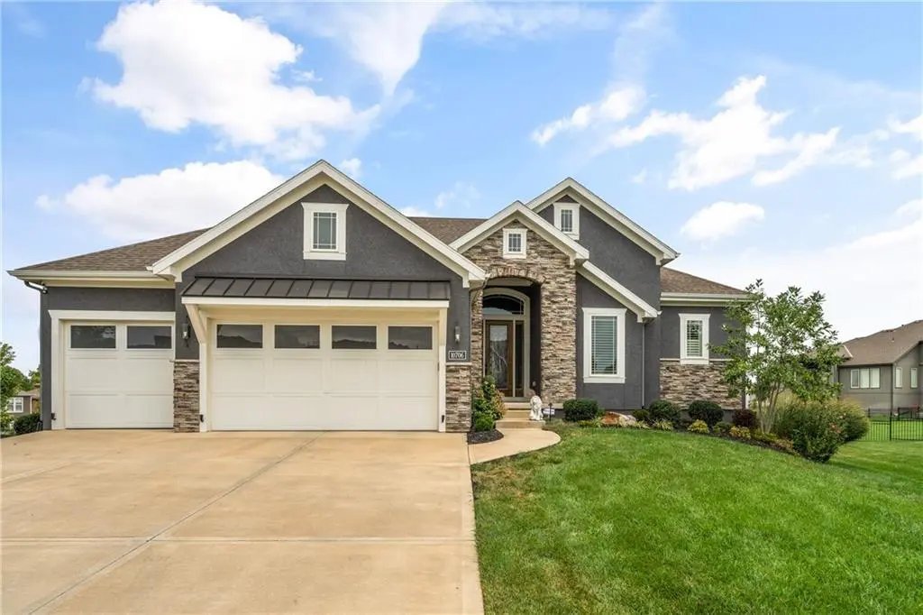 10706 W 171st TER, Overland Park, KS 66221