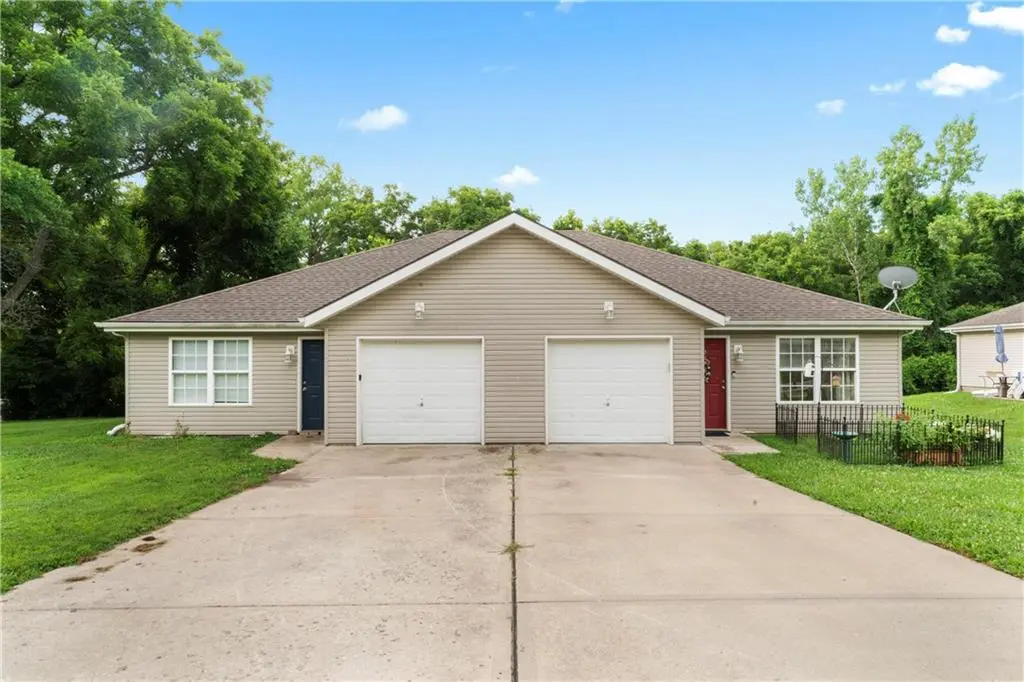 207-209 Sycamore ST, Harrisonville, MO 64701