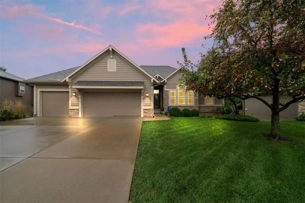 5029 Woodstock CT, Shawnee, KS 66218