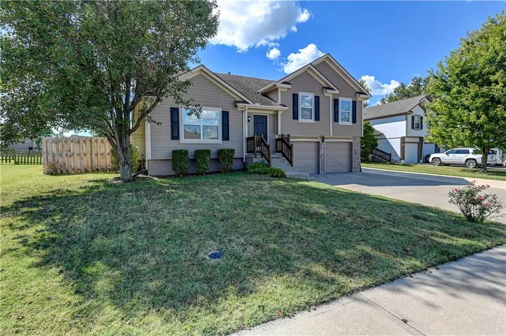 1604 Fairway CT, Pleasant Hill, MO 64080