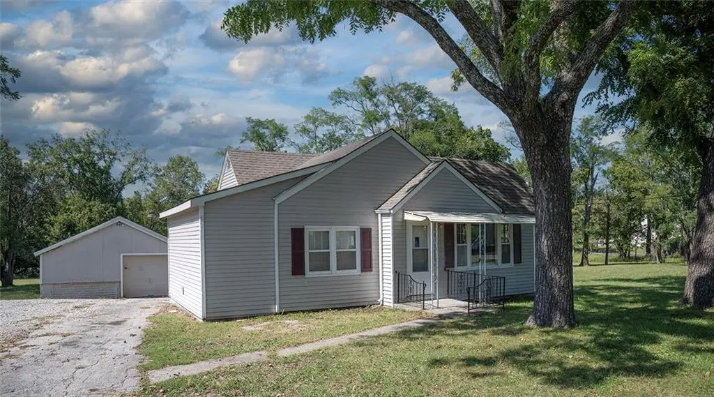 14106 Southern RD, Grandview, MO 64030