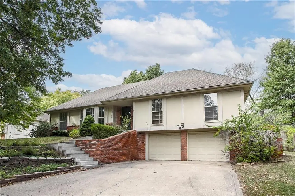 8142 NW Beaman DR, Kansas City, MO 64151