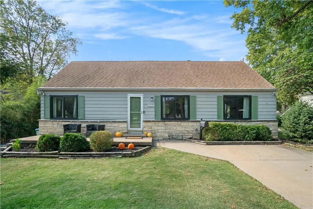 4752 Belinder RD, Westwood, KS 66205