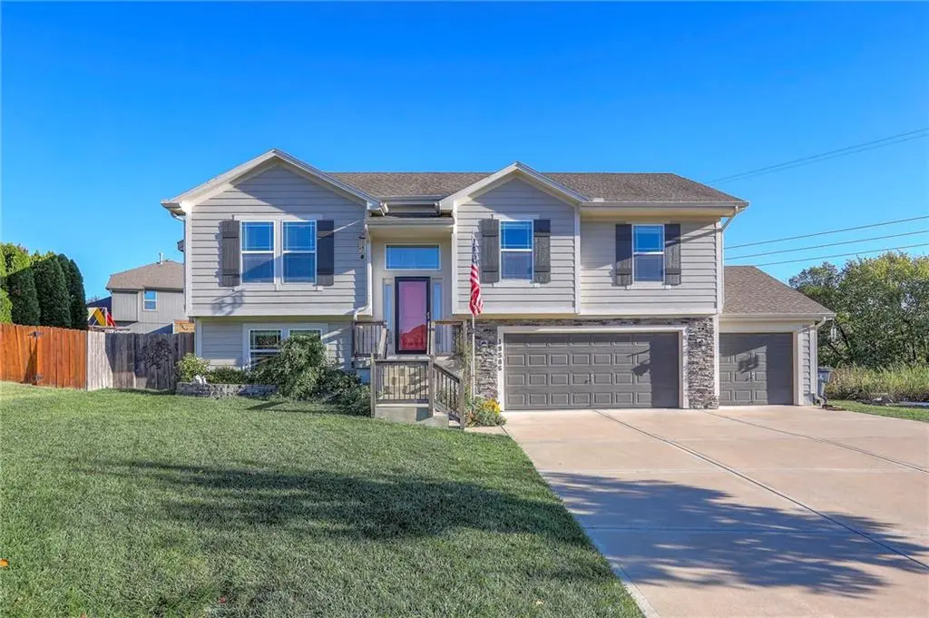 19586 W 121st ST, Olathe, KS 66061
