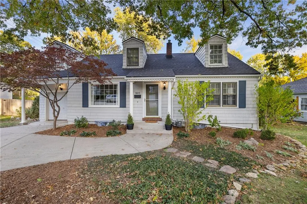8015 Canterbury ST, Prairie Village, KS 66206
