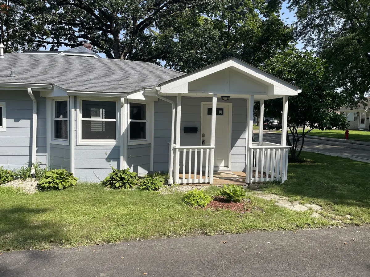 418 Midway DR, Mundelein, IL 60060
