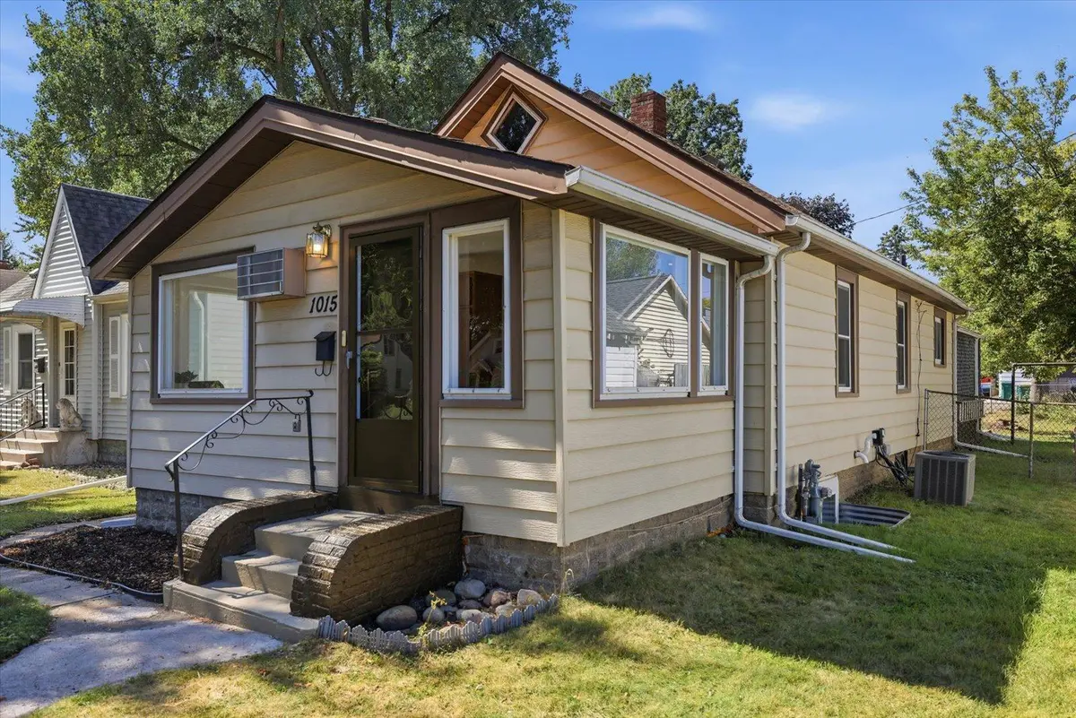 1015 Kruse ST, West Saint Paul, MN 55118