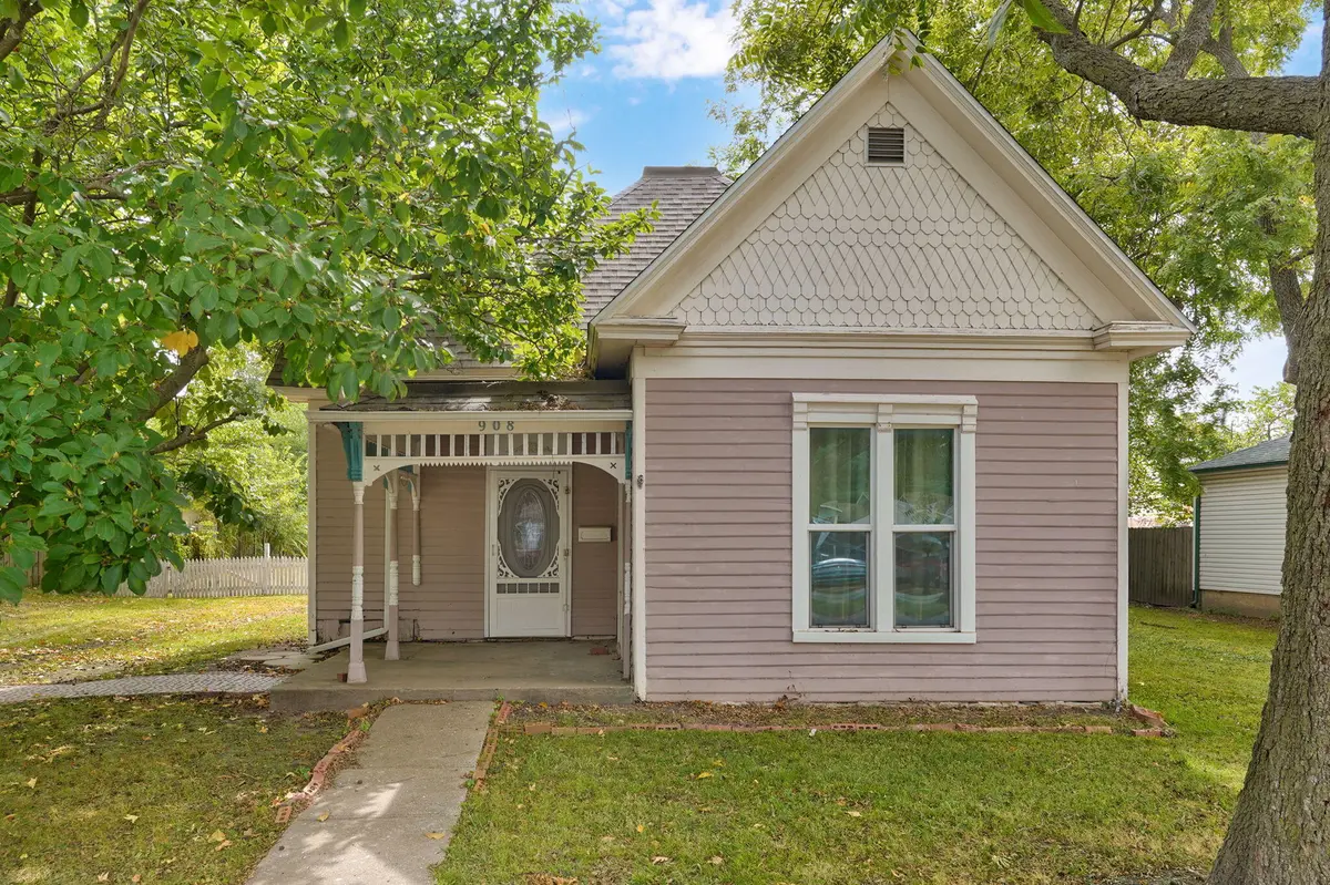 908 S Hickory ST, Mt Vernon, MO 65712