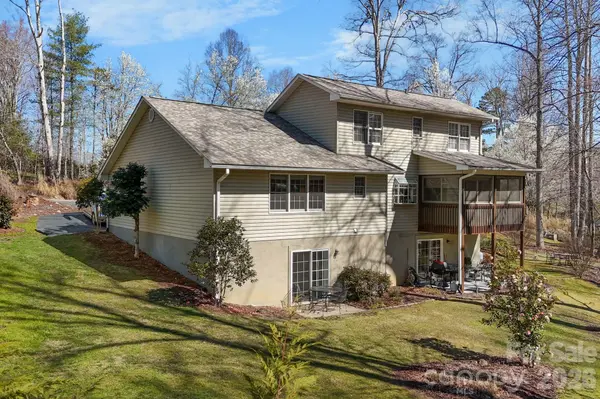 145 Fox Glen DR, Arden, NC 28704