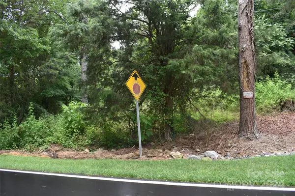 1690 Roseland DR, Lincolnton, NC 28092