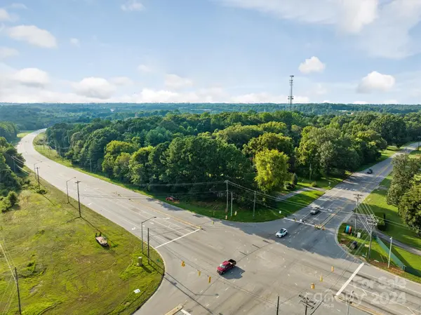 400 Fairgrove Church RD SE, Hickory, NC 28602