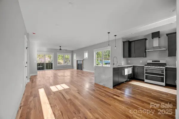 64 Pinedale RD, Asheville, NC 28805