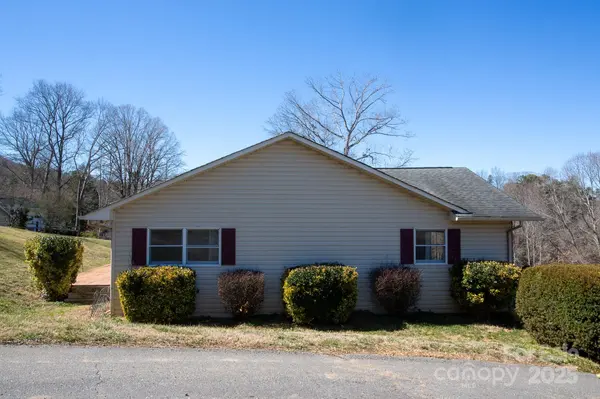 9 Lorena DR, Asheville, NC 28806