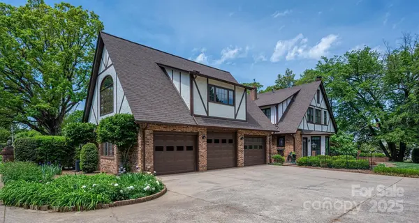 418 3rd ST NE, Hickory, NC 28601