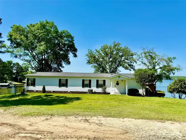 37 Suede LN, Ridgeway, SC 29130