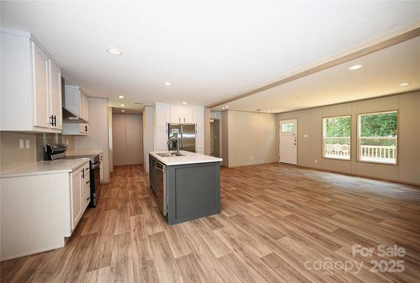 1213 Renno RD, Clinton, SC 29235