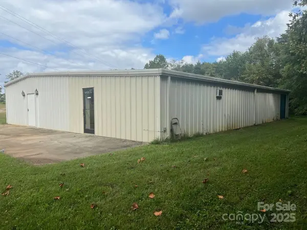 1025 Brandon LN, Danbury, NC 27016