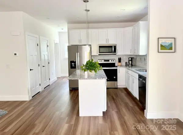 206 Cascade Ridge RD, Fairview, NC 28730