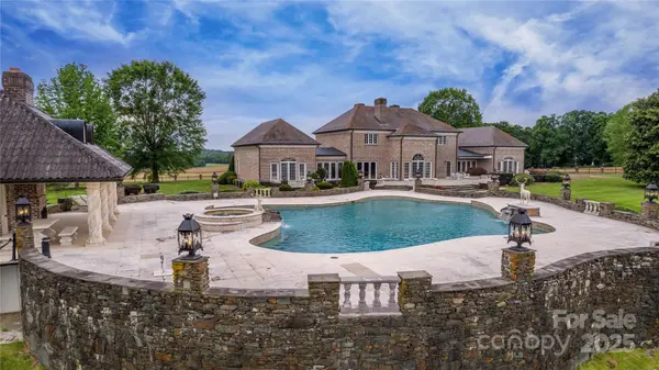 1100 Glen Oaks DR, Hamptonville, NC 27020