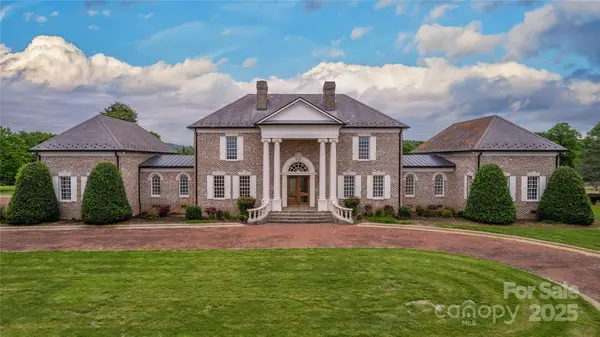 1100 Glen Oaks DR, Hamptonville, NC 27020